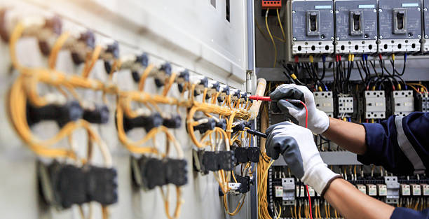 Professional Electrician technician working in Karns, TN